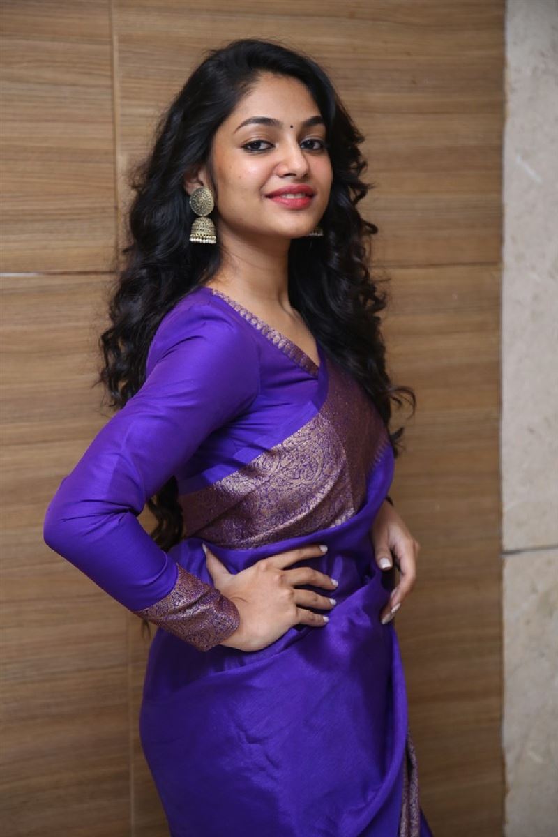 TAMIL ACTRESS IVANA BLUE SAREE IMAGES AT LOVE TODAY MOVIE AUDIO LAUNCH 11